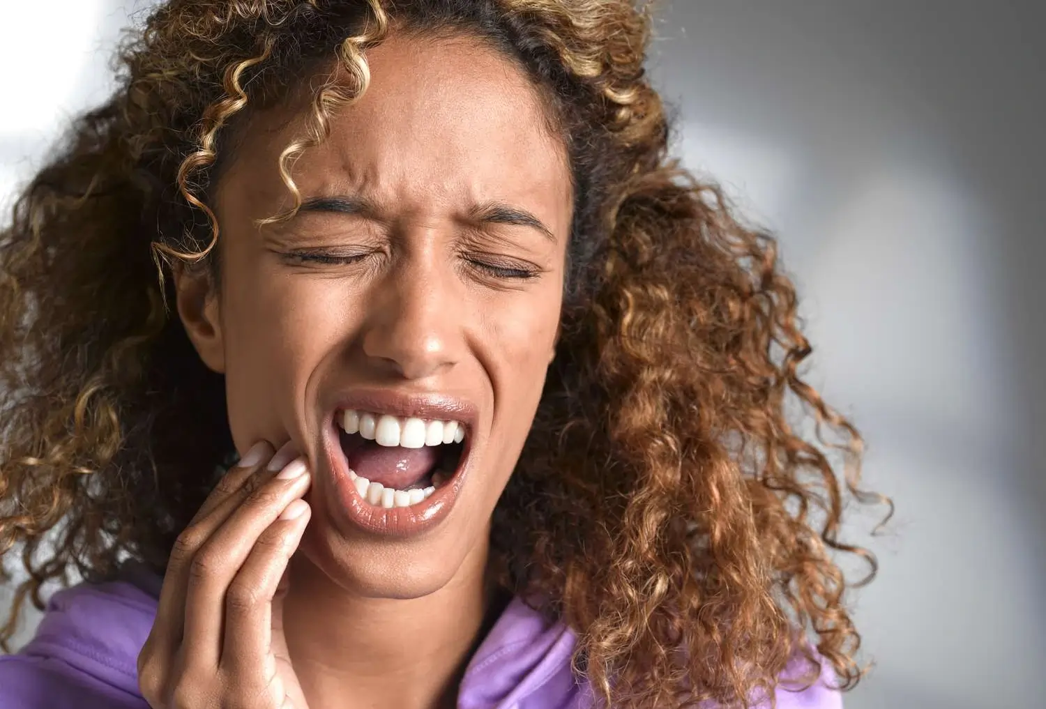 How Can You Soothe Sensitivity After a Teeth Whitening Session Maidenhead?